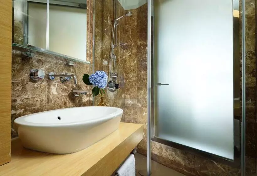 اتاق کلاسیک یک تخته, Unahotels Napoli