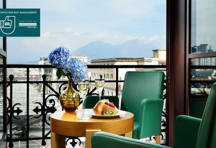 سوییت, Unahotels Napoli