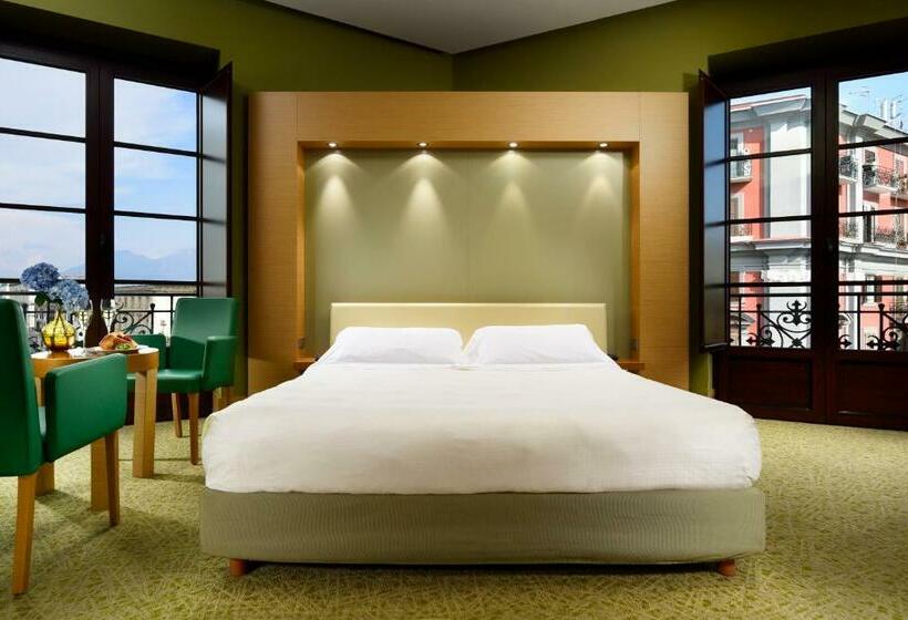 سوییت, Unahotels Napoli