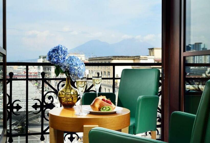 سوییت, Unahotels Napoli