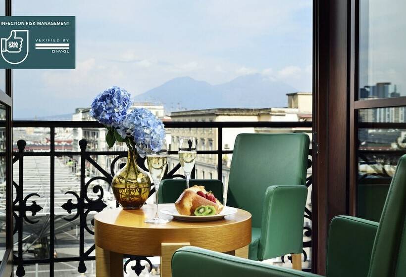 سوییت, Unahotels Napoli