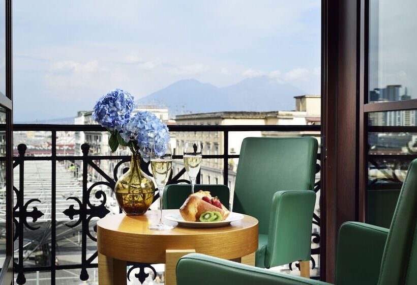 سوییت, Unahotels Napoli