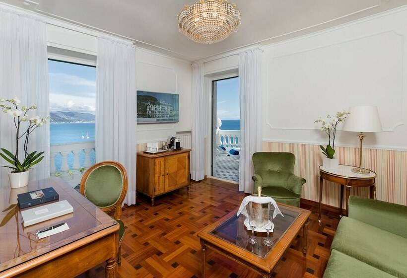 Deluxe Suite Sea View, Grand Hotel Miramare
