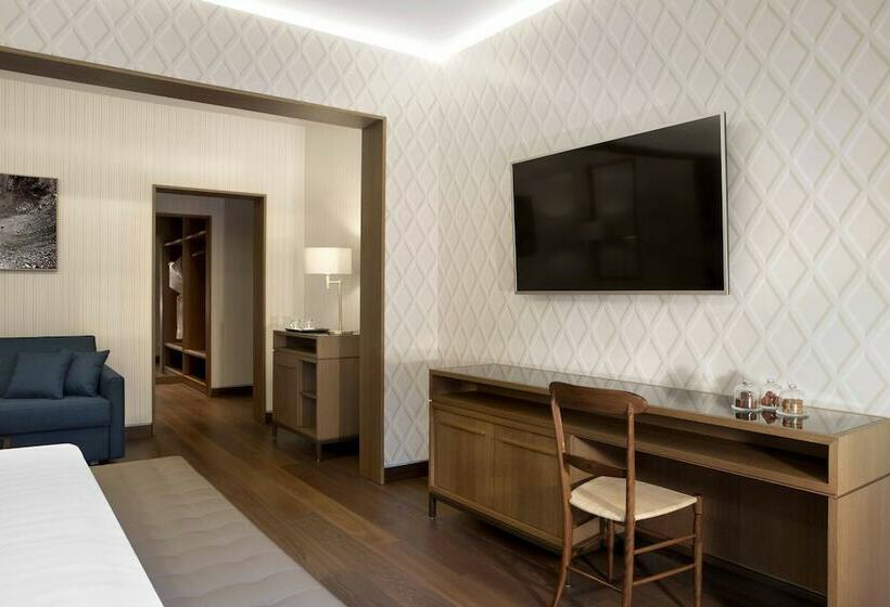 סוויטת דלוקס נוף לים, Grand Hotel Miramare