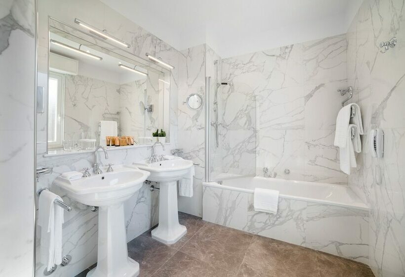 סוויטת דלוקס נוף לים, Grand Hotel Miramare