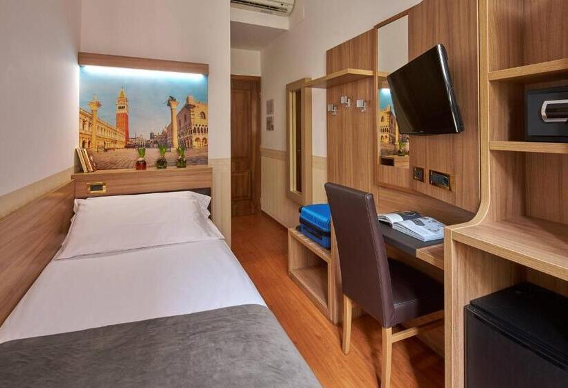 اتاق کلاسیک یک تخته, Unahotels Ala Venezia Adults 16