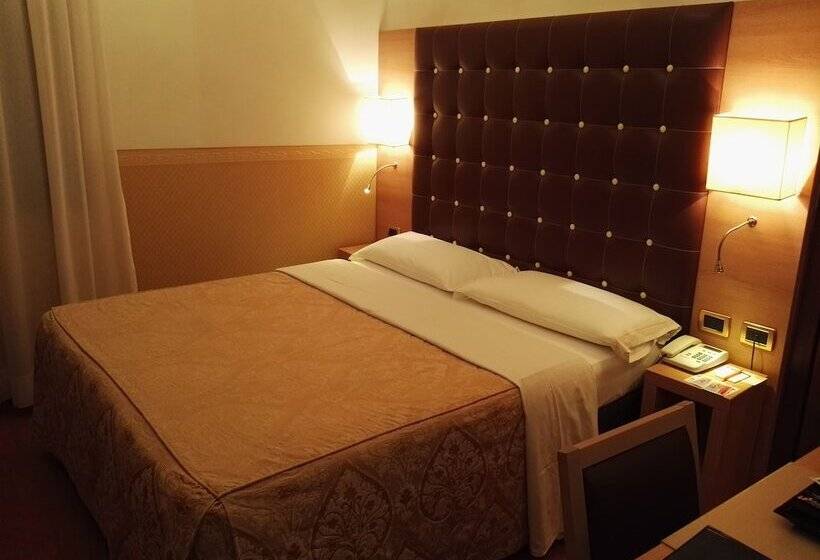 اتاق اکونومی, Unahotels Ala Venezia Adults 16