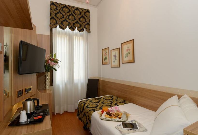 اتاق کلاسیک یک تخته, Unahotels Ala Venezia Adults 16