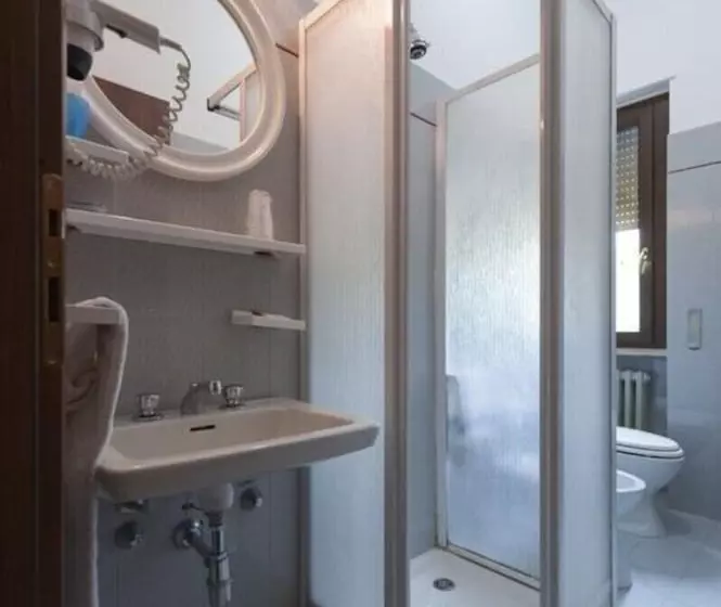 اتاق استاندارد یک نفره, Albergo Miramonti