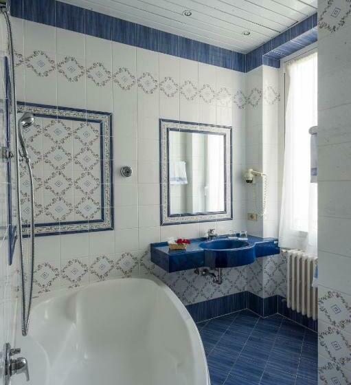 غرفة سوبيريور, Astoria