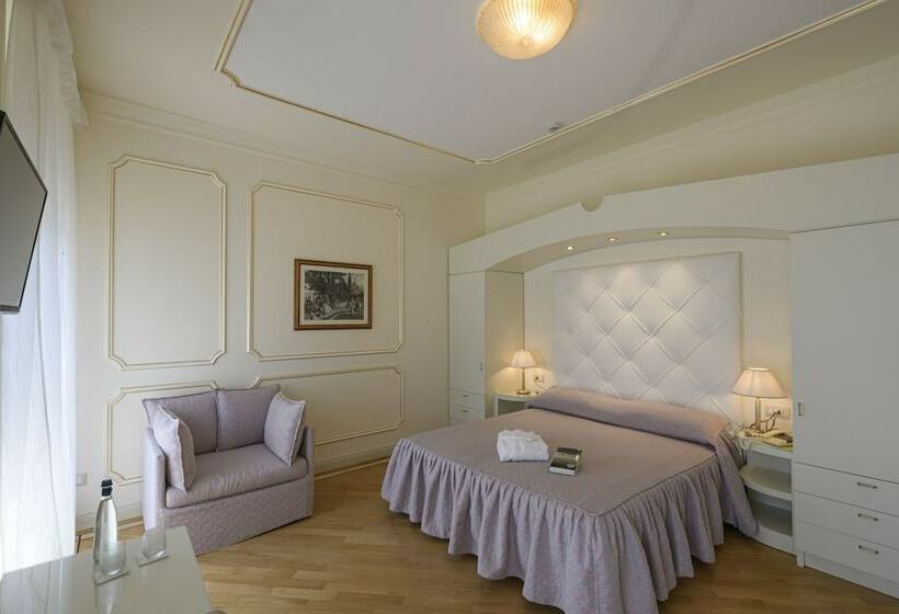 غرفة سوبيريور, Astoria