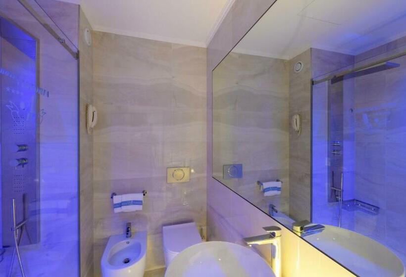 غرفة ديلوكس, Astoria