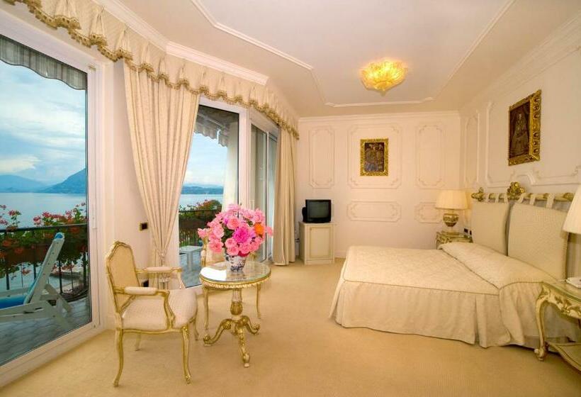 جناح جونيور, Astoria