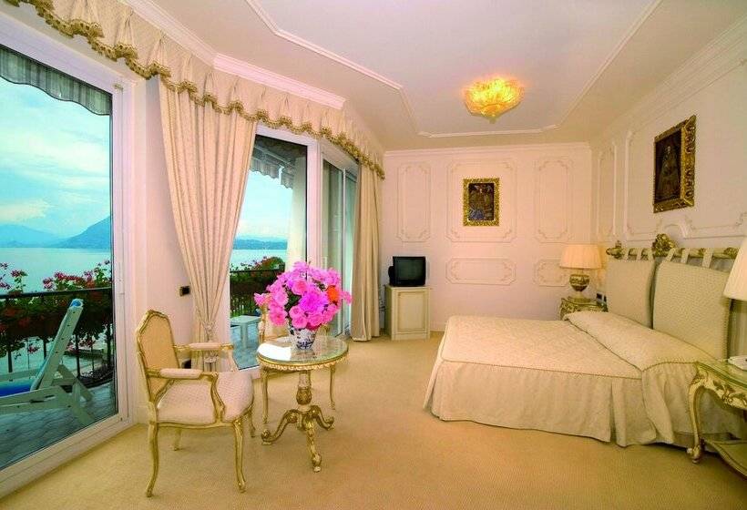 جناح جونيور, Astoria