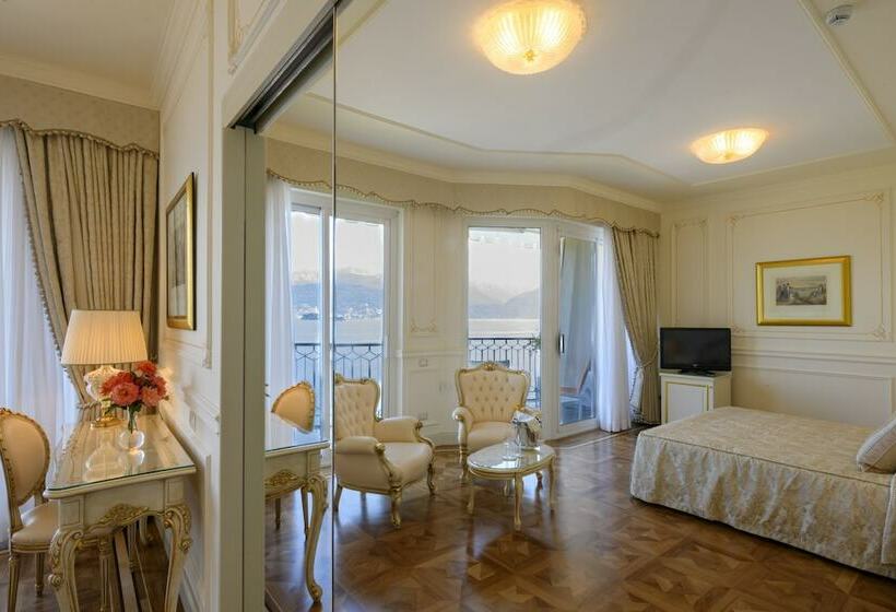 جناح جونيور, Astoria