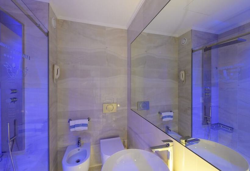 غرفة سوبيريور, Astoria