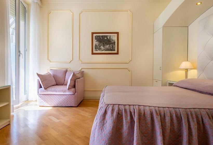 غرفة سوبيريور, Astoria