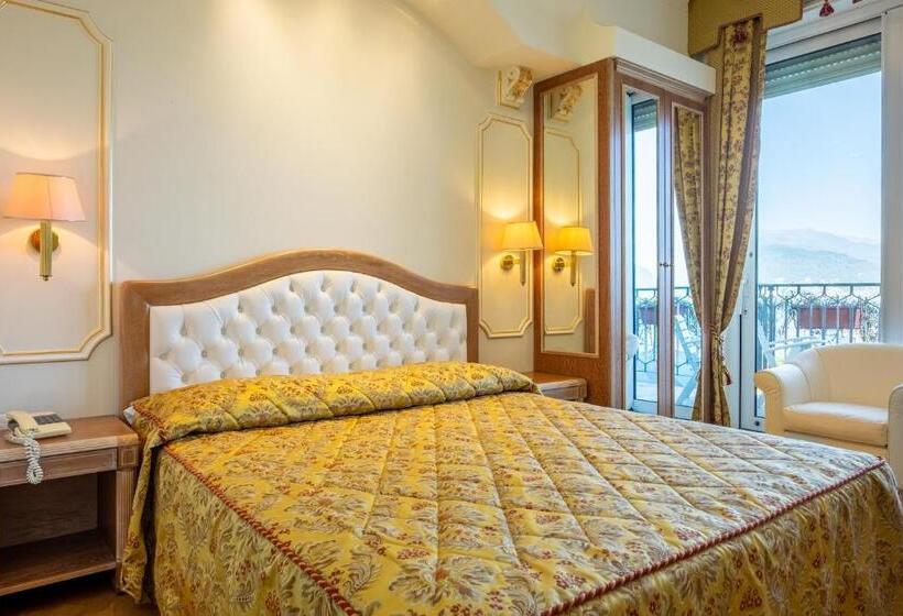 غرفة ديلوكس, Astoria