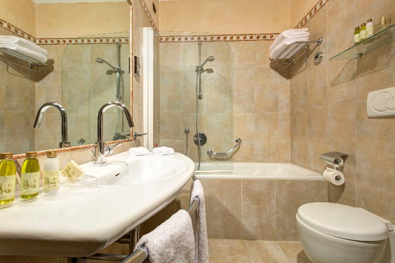 Chambre Executive, Athena