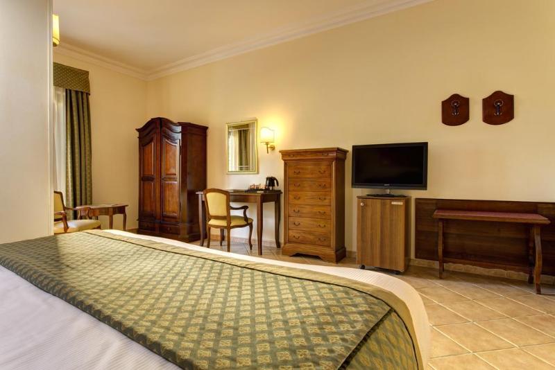 Chambre Supérieure, Athena