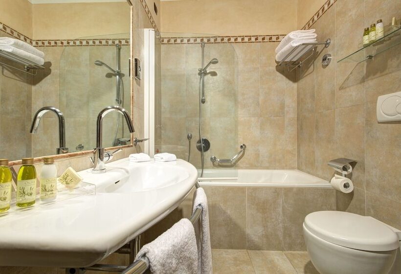 Chambre Supérieure, Athena