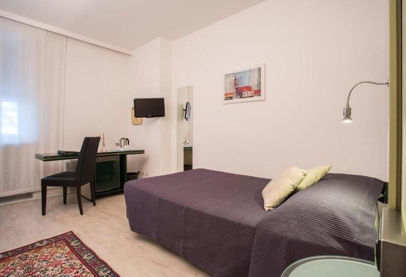 Quarto Estandar Individual, Buonconsiglio