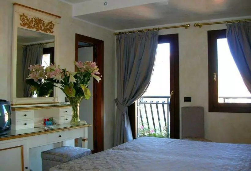 اتاق سوپریور, Carlton Capri