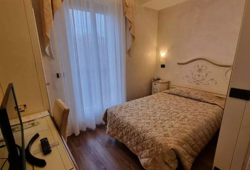 اتاق استاندارد یک نفره, Carlton Capri