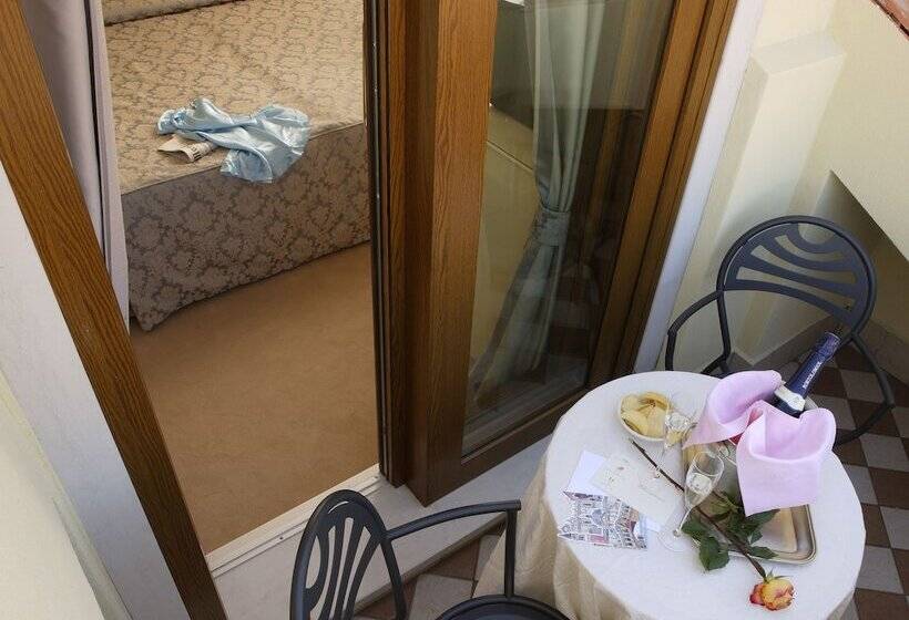اتاق سوپریور, Carlton Capri