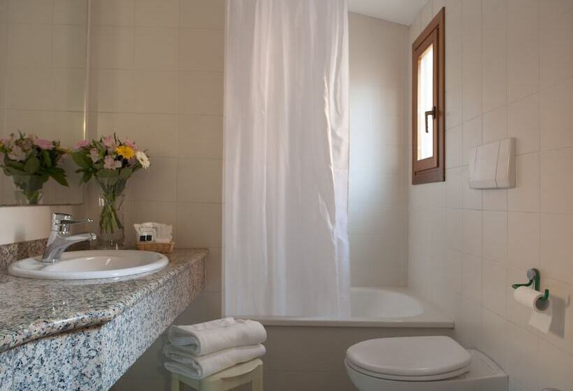 Standard Room, Commercio & Pellegrino