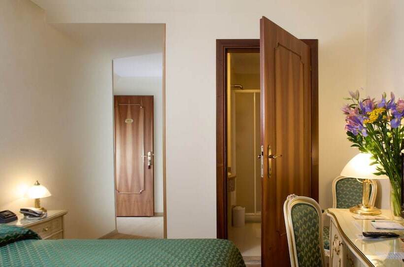 Standard Room, Commercio & Pellegrino