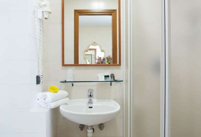 Economy Room, Commercio & Pellegrino