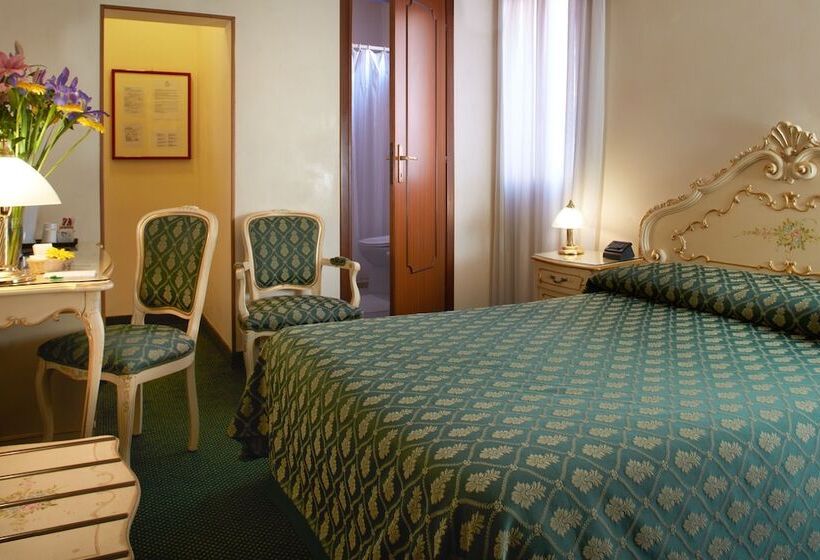 Economy Room, Commercio & Pellegrino