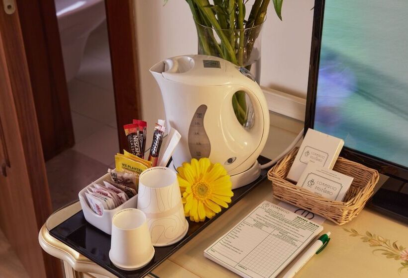 Economy Room, Commercio & Pellegrino