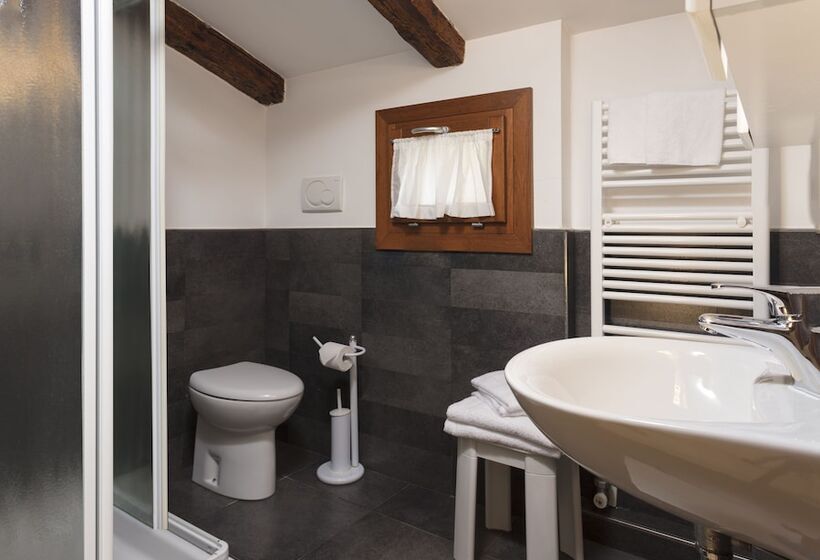 1 Bedroom Apartment, Commercio & Pellegrino