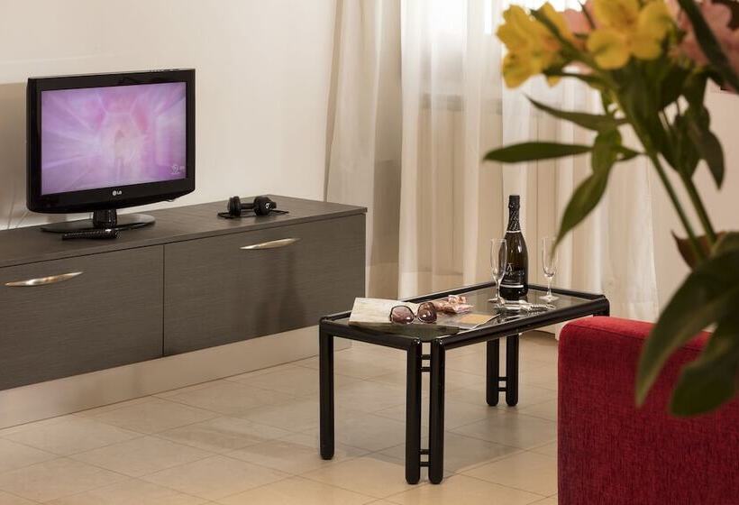 1 Bedroom Apartment, Commercio & Pellegrino