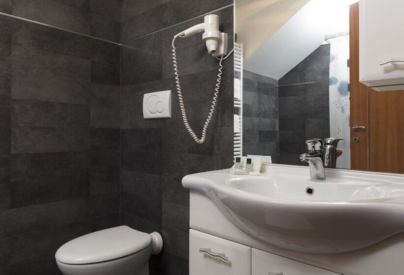 2 Bedroom Apartment, Commercio & Pellegrino