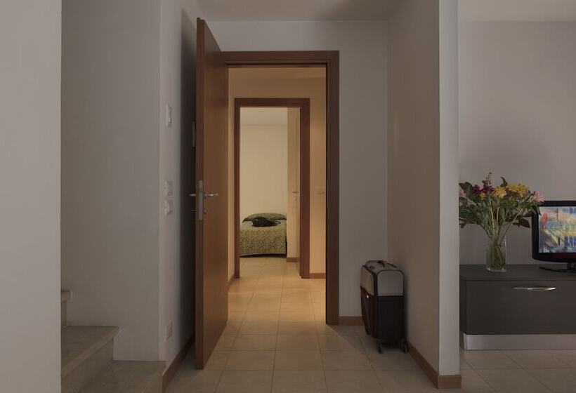 2 Bedroom Apartment, Commercio & Pellegrino