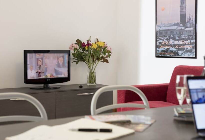 2 Bedroom Apartment, Commercio & Pellegrino