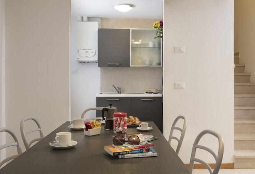 2 Bedroom Apartment, Commercio & Pellegrino