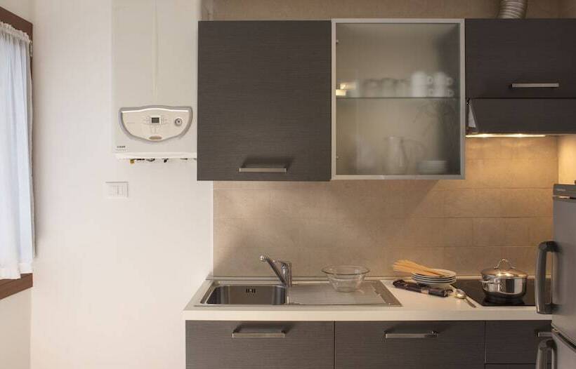 2 Bedroom Apartment, Commercio & Pellegrino