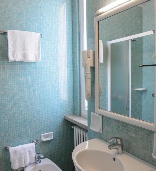 Habitación Triple Estándar, Continental