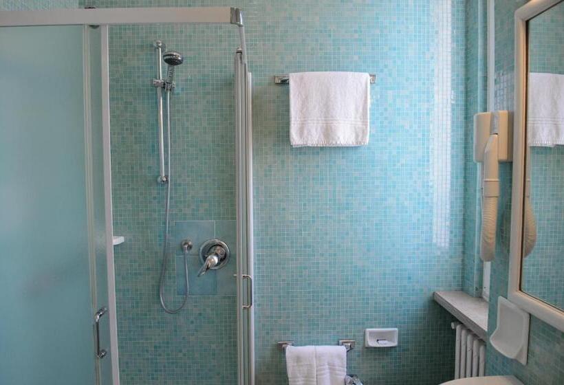 اتاق استاندارد سه نفره, Continental