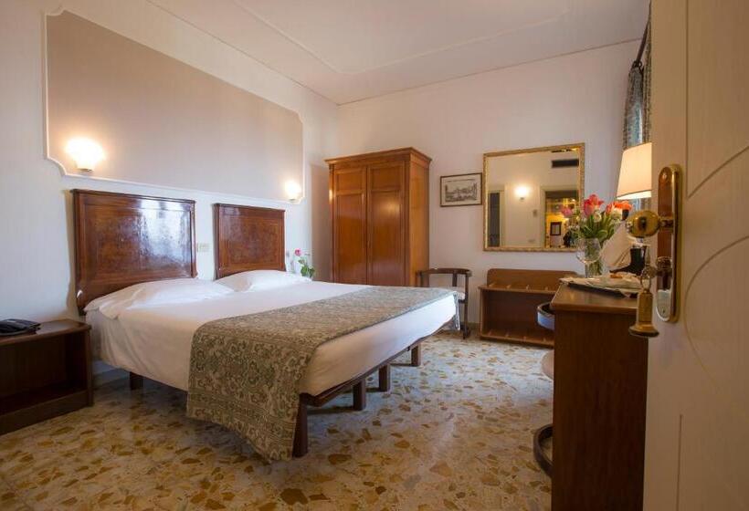 스탠다드 룸, Cristina