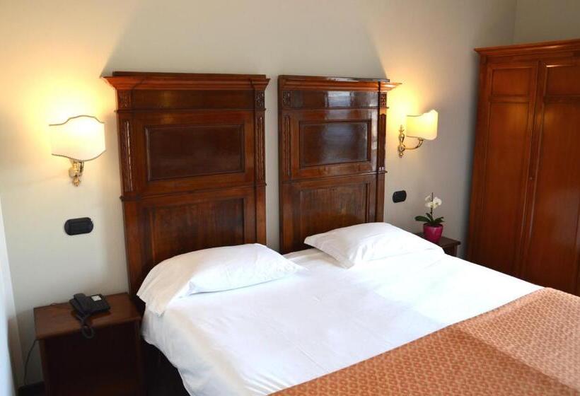 스탠다드 룸, Cristina