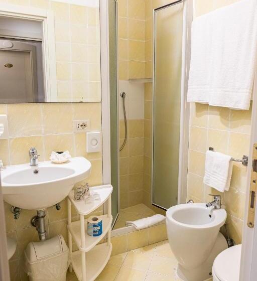 스탠다드 룸, Cristina