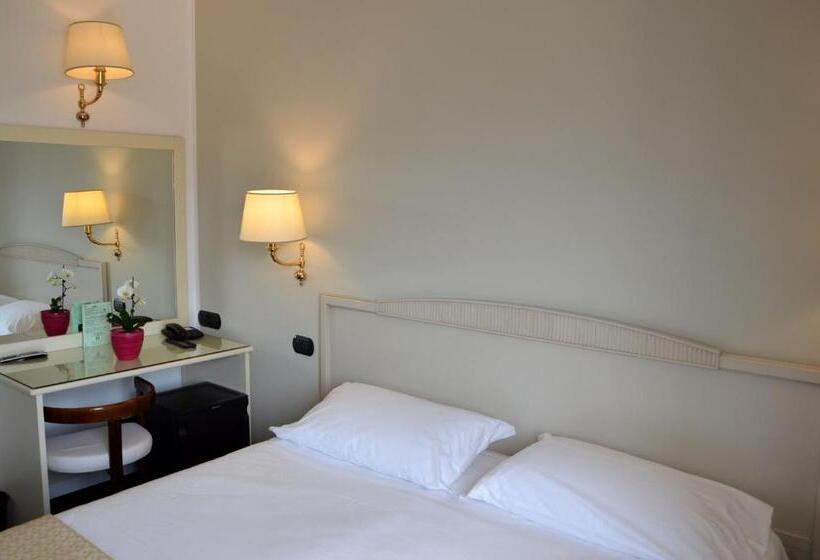 클래식 4인 룸, Cristina