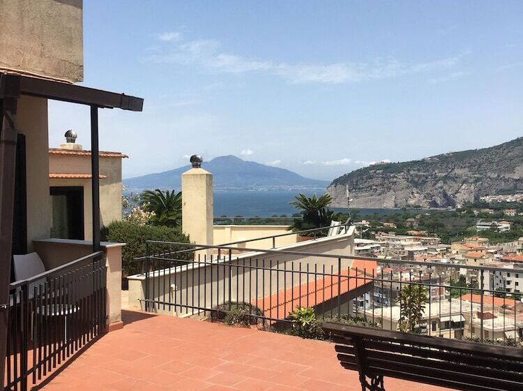 스탠다드 룸, Cristina