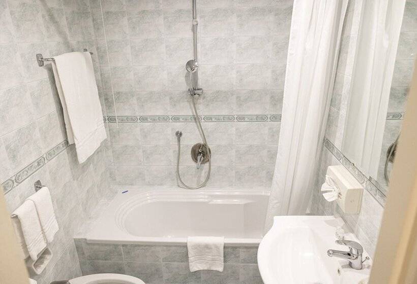 클래식 4인 룸, Cristina