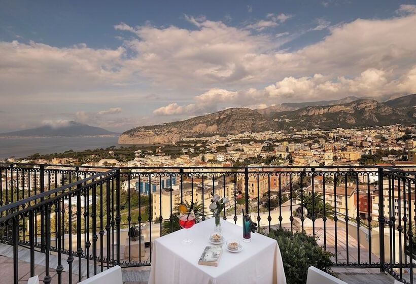 클래식 4인 룸, Cristina